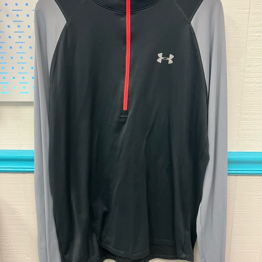 UnDERARMOUR BLAcK &
GREY ZIPPeR JACKET